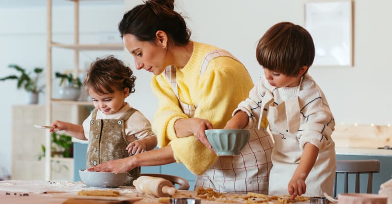 What Does Postpartum Depression Feel Like? 6 Symptoms & How to Cope