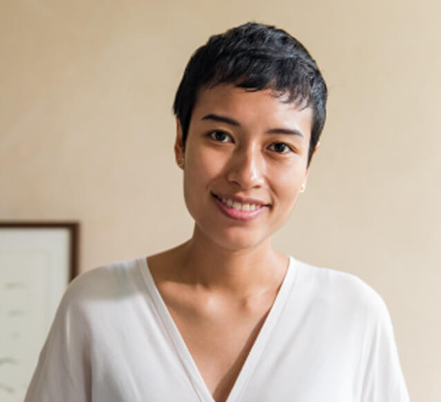 Smiling woman looking at the camera
